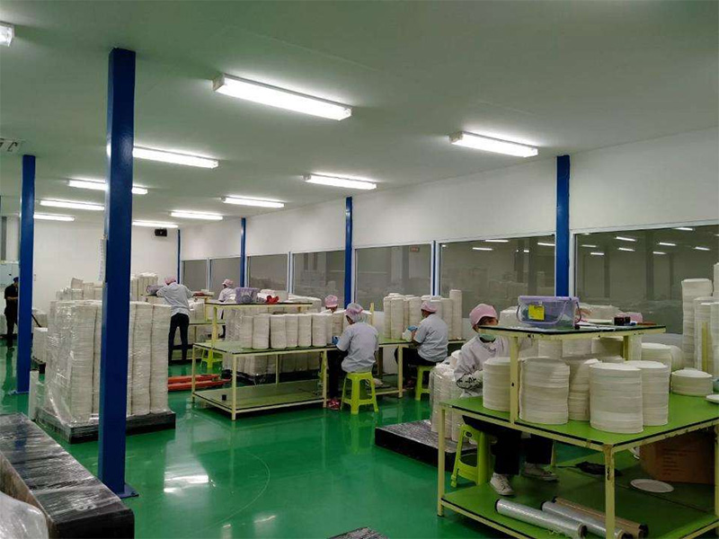 Couvrant des barrières commerciales, fournissant des solutions clients mondiales