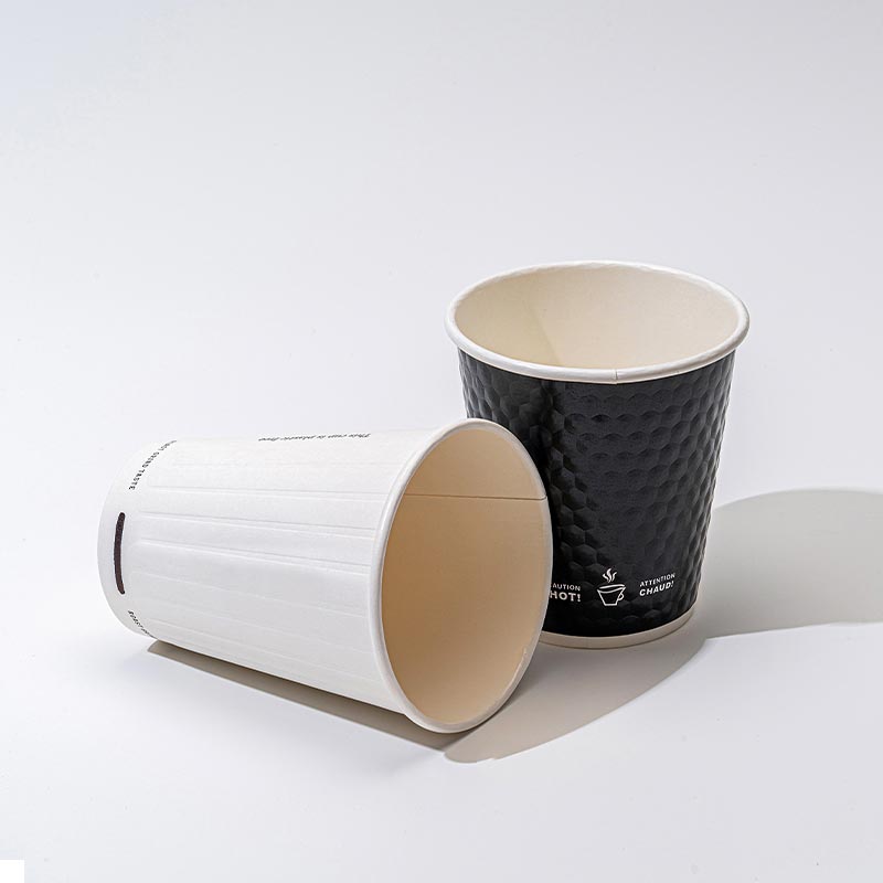 Tasse en papier en relief